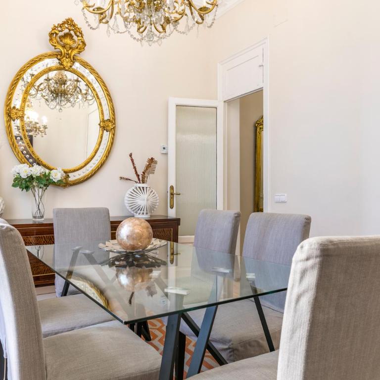 Reina 1 by Forever Rentals - Three-Bedroom Superior Apartment - 1