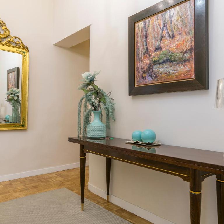 Reina 1 by Forever Rentals - Three-Bedroom Superior Apartment - 24