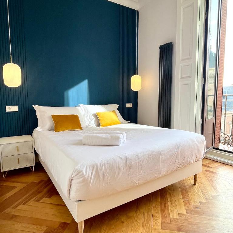 dPLACE to Be - Apartamentos de Lujo en Centro Histórico - Deluxe Two-Bedroom Apartment with Garden View - 8