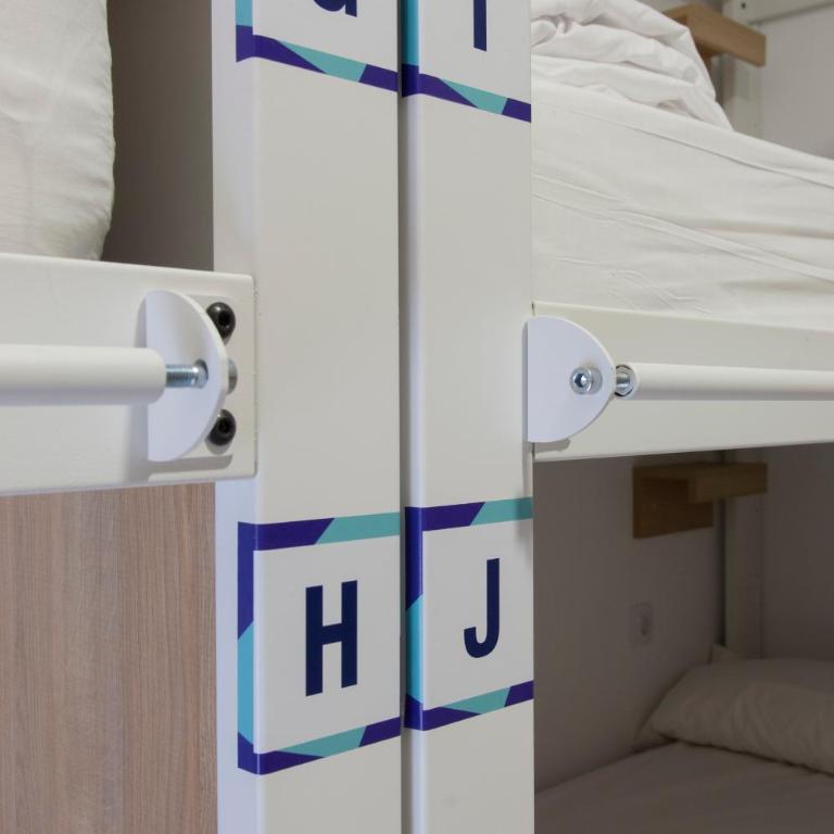 UP Hostel Valencia - Bed in 8-Bed Female Dormitory Room - 7