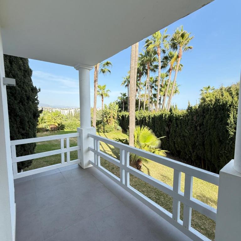 Stunning and luxury Villa in Marbella-Atalaya - 250m to GC Atalaya, 2x 18 holes and very close to the beach of San Pedro de Alcántara and Puerto Banus or Puente Romano - Villa Deluxe - 85