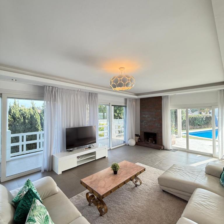 Stunning and luxury Villa in Marbella-Atalaya - 250m to GC Atalaya, 2x 18 holes and very close to the beach of San Pedro de Alcántara and Puerto Banus or Puente Romano - Villa Deluxe - 80
