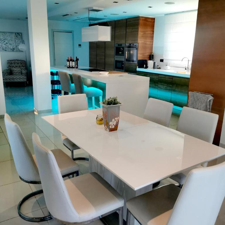 Stunning and luxury Villa in Marbella-Atalaya - 250m to GC Atalaya, 2x 18 holes and very close to the beach of San Pedro de Alcántara and Puerto Banus or Puente Romano - Villa Deluxe - 67