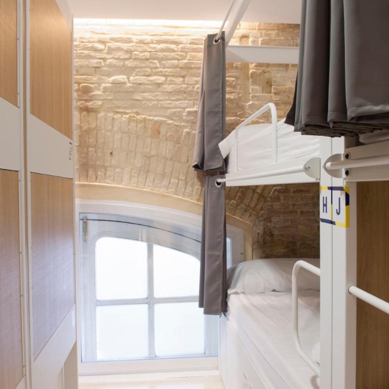 UP Hostel Valencia - Bed in 8-Bed Female Dormitory Room - 10
