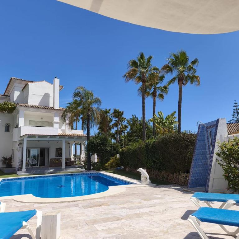 Stunning and luxury Villa in Marbella-Atalaya - 250m to GC Atalaya, 2x 18 holes and very close to the beach of San Pedro de Alcántara and Puerto Banus or Puente Romano - Villa Deluxe - 4