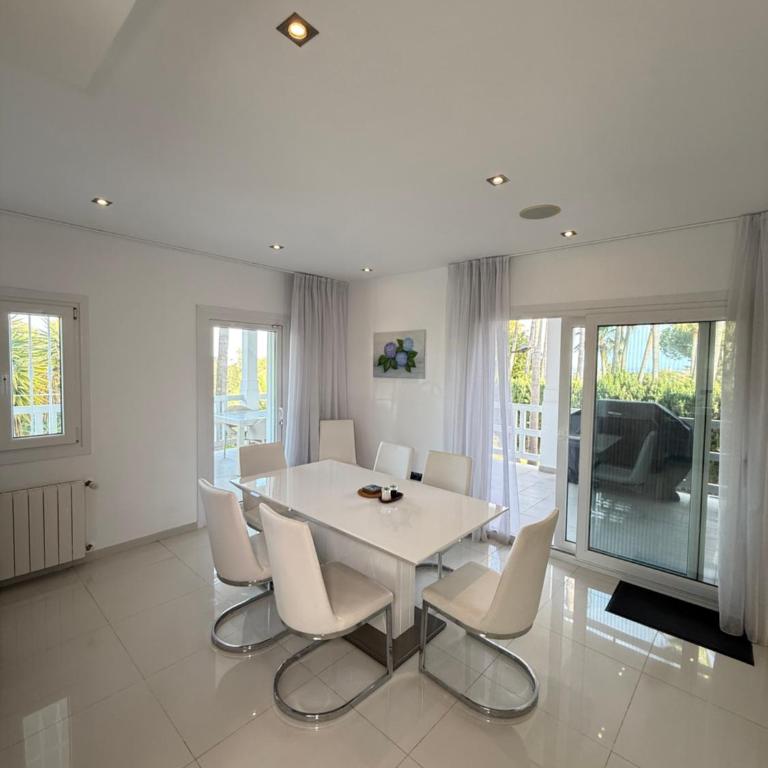 Stunning and luxury Villa in Marbella-Atalaya - 250m to GC Atalaya, 2x 18 holes and very close to the beach of San Pedro de Alcántara and Puerto Banus or Puente Romano - Villa Deluxe - 65