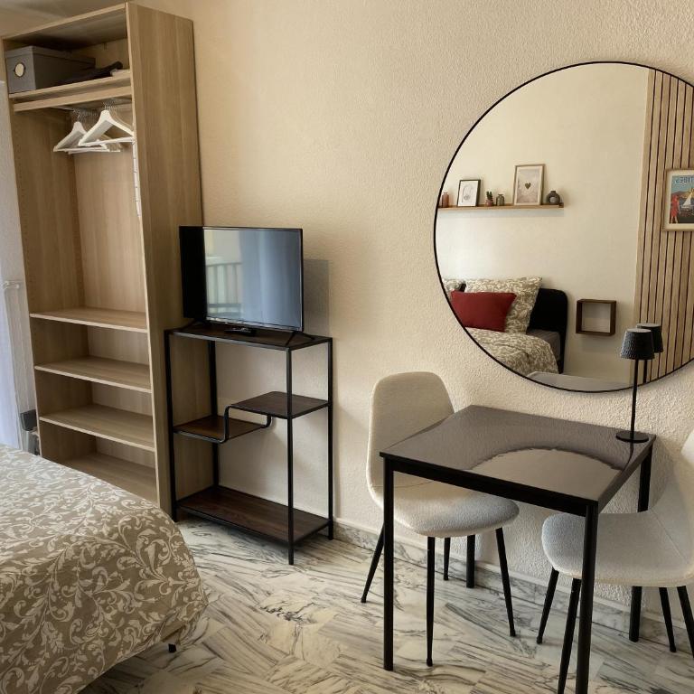 A deux pas des plages et au coeur du vieil Antibes , beau studio rénové - Appartement 1 Chambre - 4