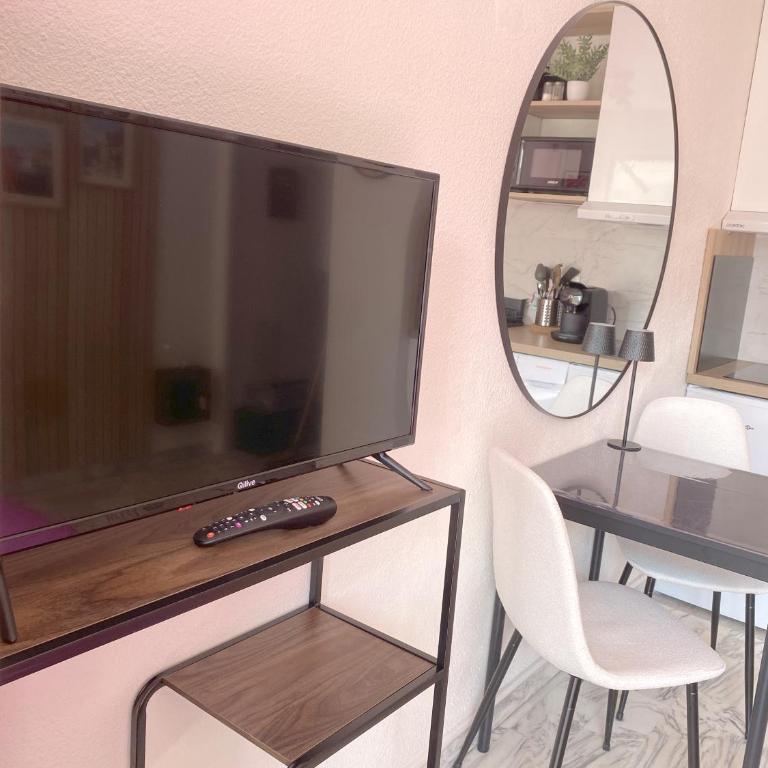 A deux pas des plages et au coeur du vieil Antibes , beau studio rénové - Appartement 1 Chambre - 7