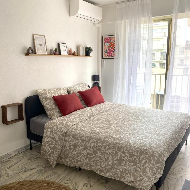 A deux pas des plages et au coeur du vieil Antibes , beau studio rénové - Appartement 1 Chambre - 24