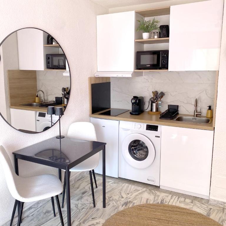 A deux pas des plages et au coeur du vieil Antibes , beau studio rénové - Appartement 1 Chambre - 25
