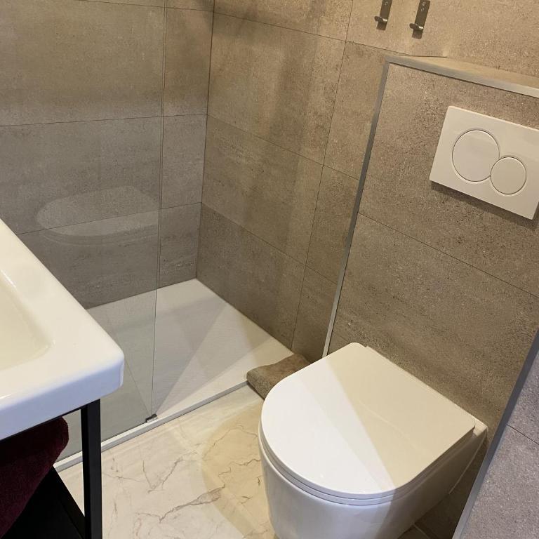 A deux pas des plages et au coeur du vieil Antibes , beau studio rénové - Appartement 1 Chambre - 26