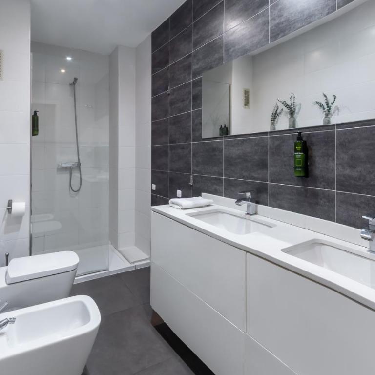 Mercado Central Suites - Two-Bedroom Apartment with Terrace - 21