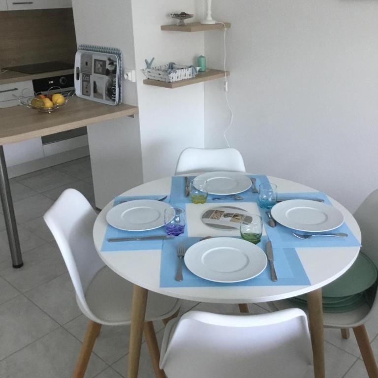 Les Sables superbe T3 cadre unique 7mn à pied de la mer - Two-Bedroom Apartment - 9
