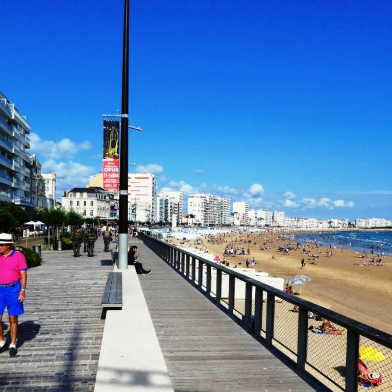 Les Sables superbe T3 cadre unique 7mn à pied de la mer - Two-Bedroom Apartment - 19