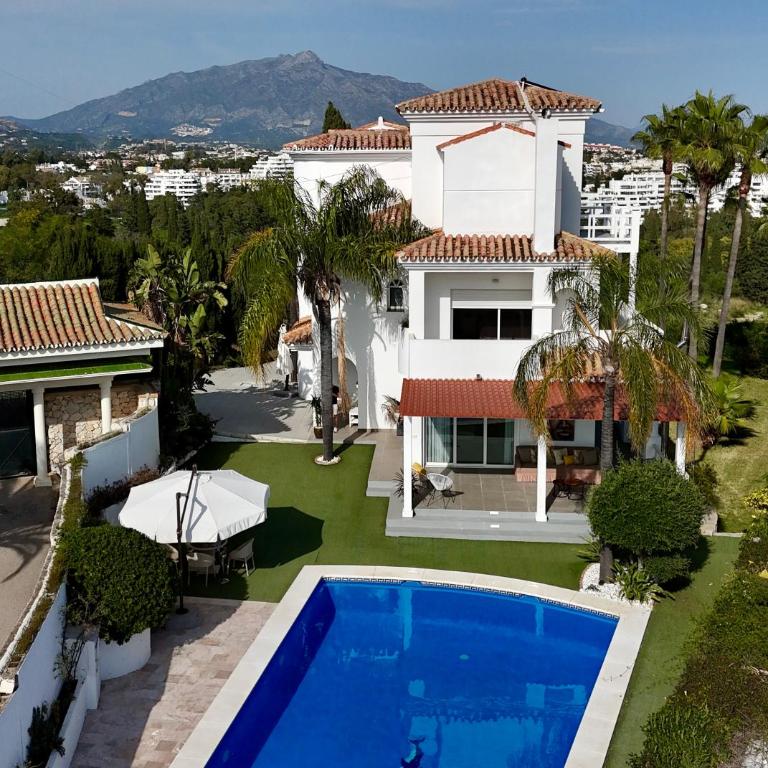 Stunning and luxury Villa in Marbella-Atalaya - 250m to GC Atalaya, 2x 18 holes and very close to the beach of San Pedro de Alcántara and Puerto Banus or Puente Romano - Villa Deluxe - 5