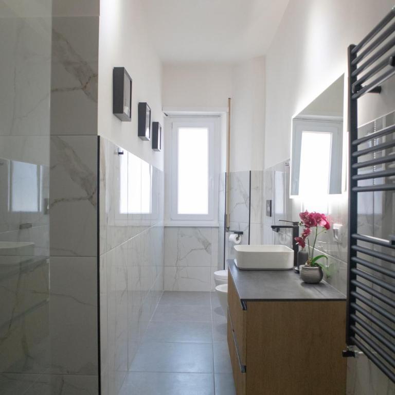 Sara's Home - Modern Apartment Near Metro, Perfect for Families and Groups in Rome - Appartamento con 3 Camere da Letto - 53