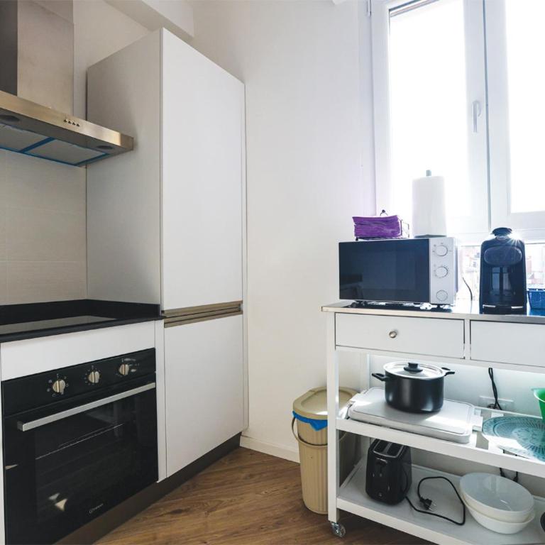 Casa di Claudio-Near City Center - Appartamento con Balcone - 38