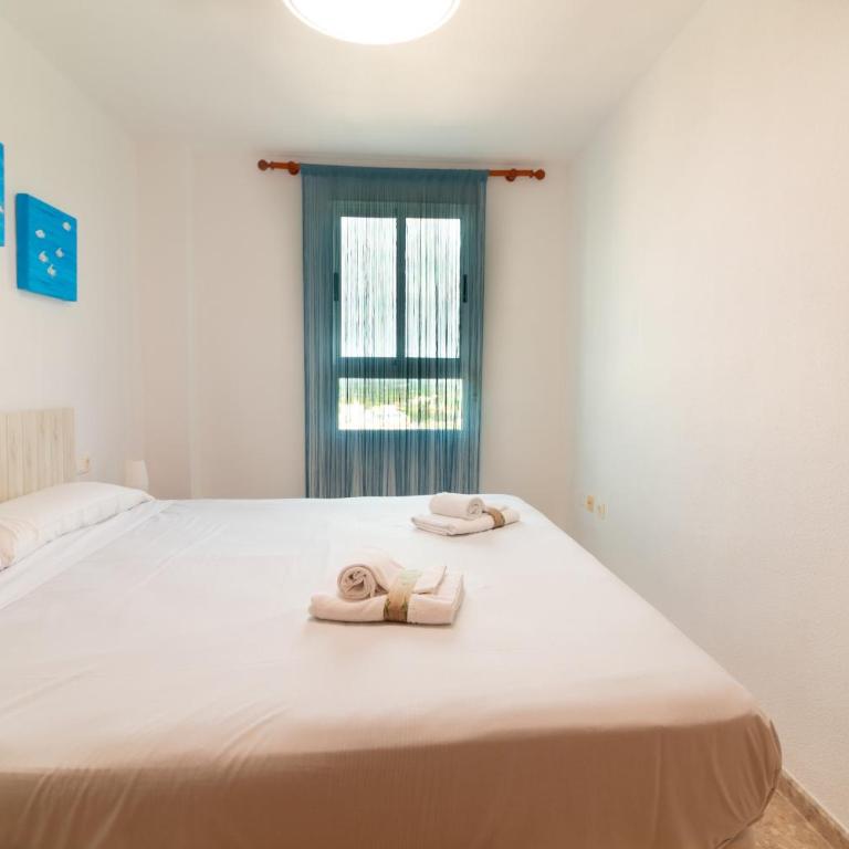 Global Vacacional, Apartamento de 3 habitaciones en urbanización cerca del mar - Three-Bedroom Apartment with Private Pool - 14