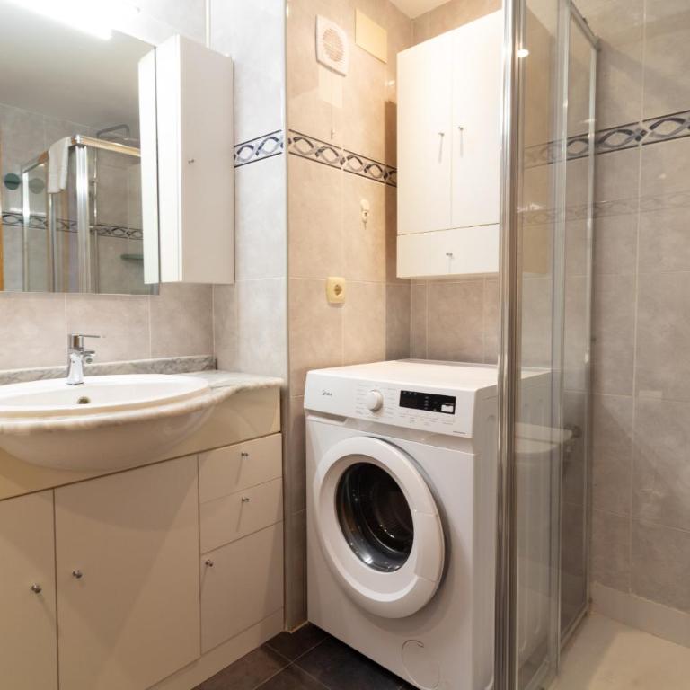 Global Vacacional, Apartamento de 3 habitaciones en urbanización cerca del mar - Three-Bedroom Apartment with Private Pool - 19