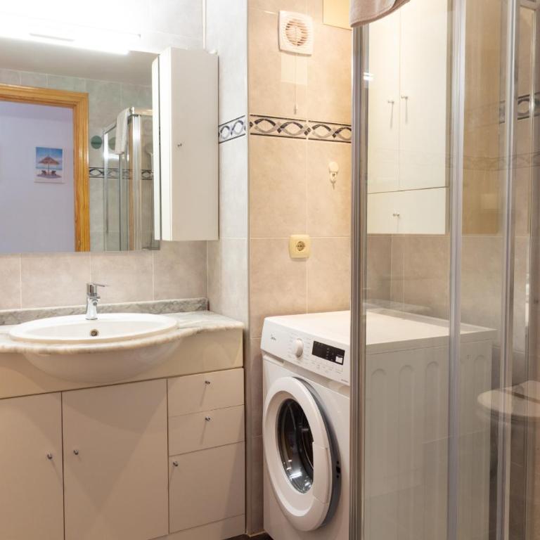 Global Vacacional, Apartamento de 3 habitaciones en urbanización cerca del mar - Three-Bedroom Apartment with Private Pool - 20