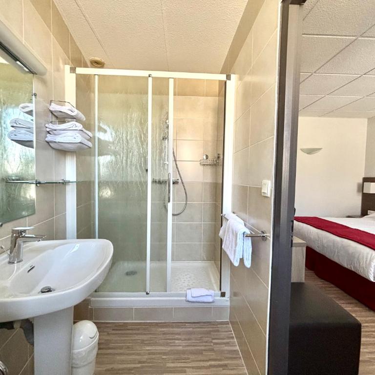 Hôtel de France Contact-Hôtel - Chambre Quadruple Confort - 4