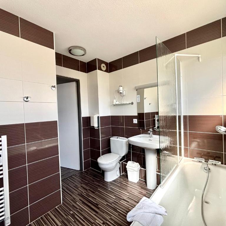 Hôtel de France Contact-Hôtel - Chambre Quadruple Confort - 5