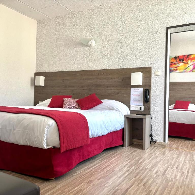 Hôtel de France Contact-Hôtel - Chambre Quadruple Confort - 9