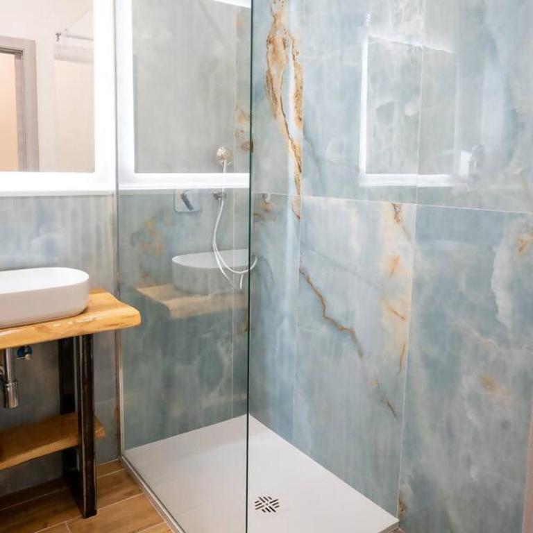 Blue Dream Suites - Camera Matrimoniale con Balcone - 1
