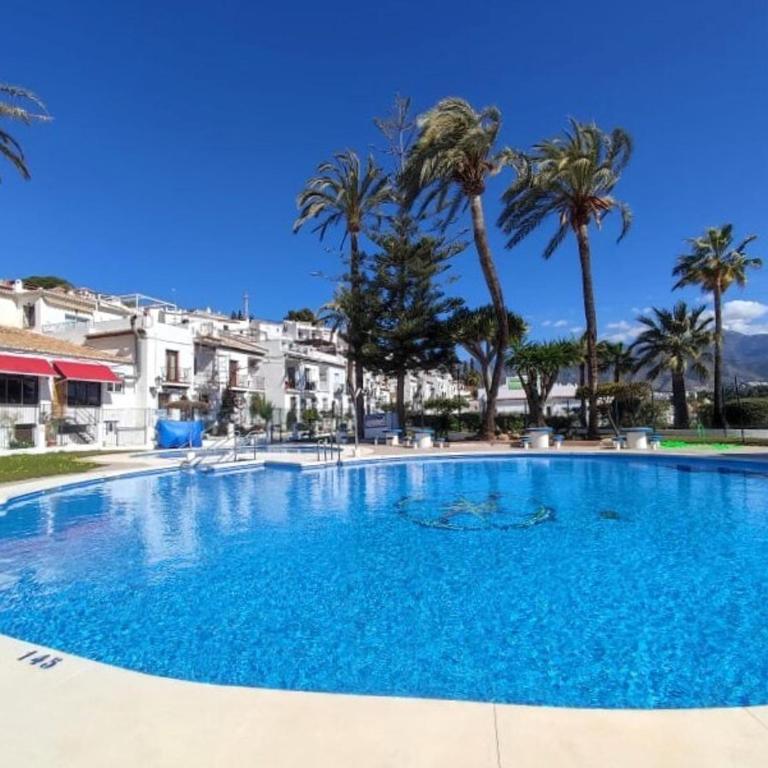Beautiful 4 bedroom town house in Punta Lara Nerja - Casa de 4 dormitorios - 1