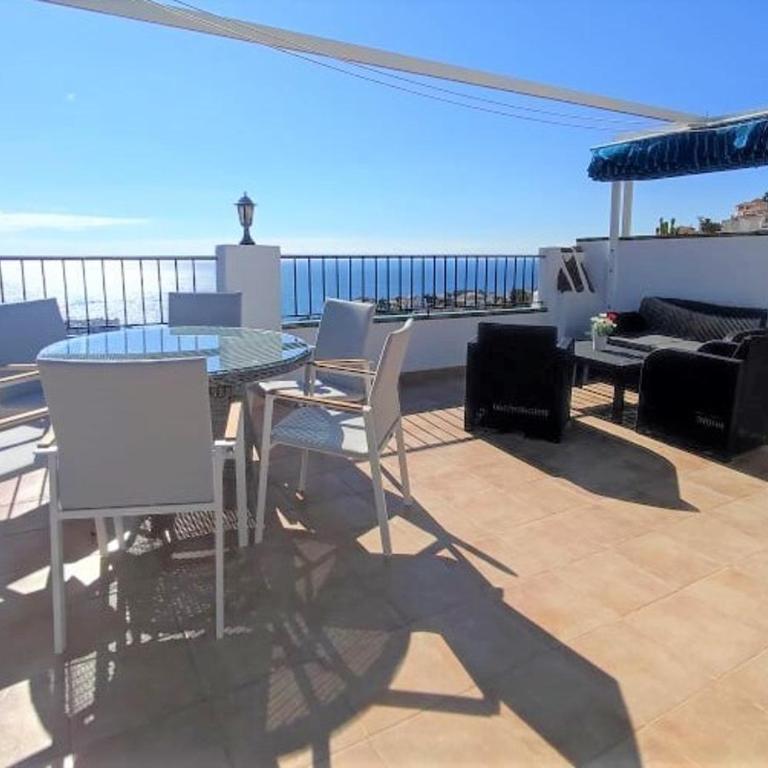 Beautiful 4 bedroom town house in Punta Lara Nerja - Casa de 4 dormitorios - 2