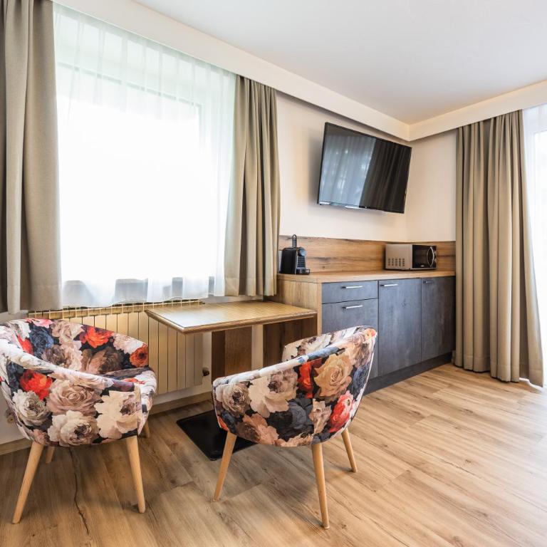 Appartements by Hofer - Summer Card included - Apartment mit 2 Schlafzimmern und Bergblick - 4