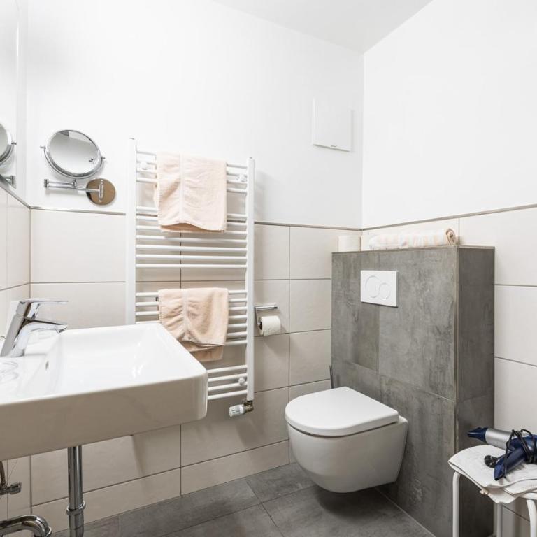 Appartements by Hofer - Summer Card included - Deluxe Doppelzimmer mit Balkon - 7