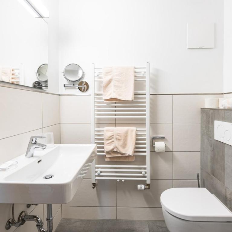 Appartements by Hofer - Summer Card included - Deluxe Doppelzimmer mit Balkon - 9