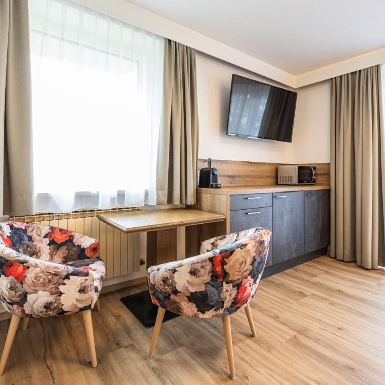 Appartements by Hofer - Summer Card included - Deluxe Doppelzimmer mit Balkon - 10