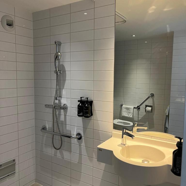 Holiday Inn Express Montpellier - Odysseum by IHG - Standard Zimmer mit Queensize-Bett - barrierefrei mit kostenfreiem Frühstück - 4