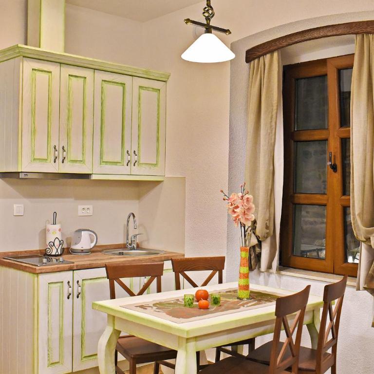 Apartments Kotor Old Town - Deluxe One-Bedroom Apartment - 16