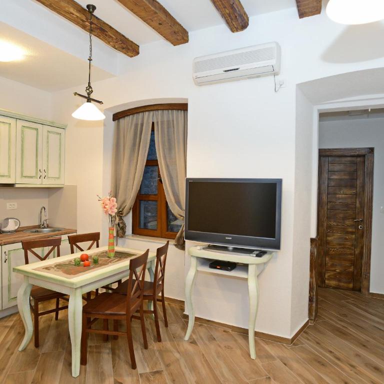 Apartments Kotor Old Town - Deluxe One-Bedroom Apartment - 6
