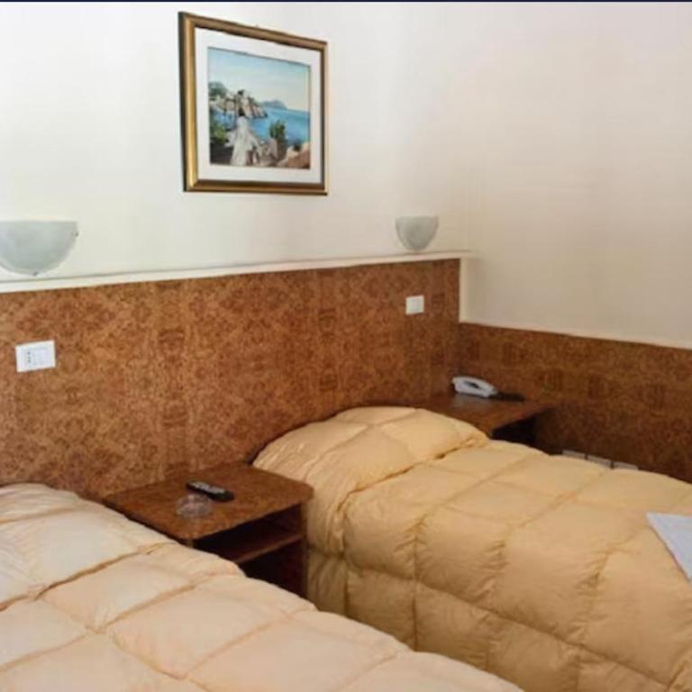 Hotel Fiumara - Camera Tripla Basic - 2