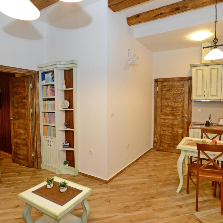 Apartments Kotor Old Town - Deluxe One-Bedroom Apartment - 7