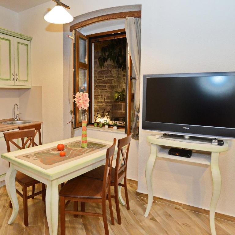 Apartments Kotor Old Town - Deluxe One-Bedroom Apartment - 8