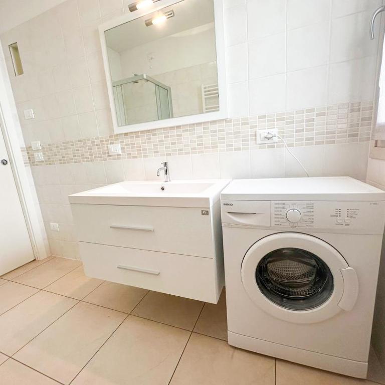 VILLA RENZO- PARCHEGGIO E GIARDINO PRIVATI a pochi passi dal mare - Appartamento con 2 Camere da Letto - 6