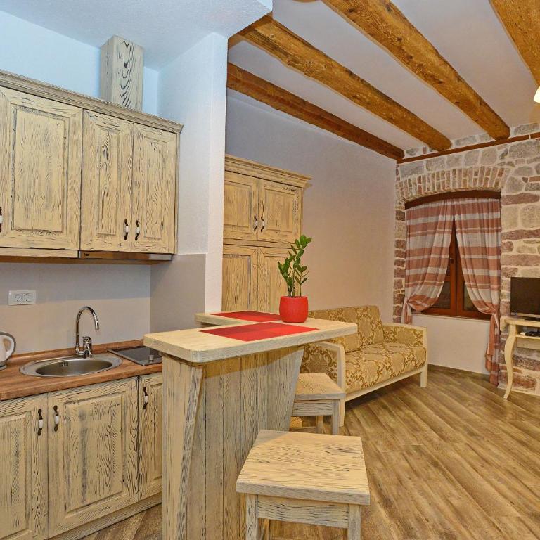Apartments Kotor Old Town - Deluxe Apartment - 8