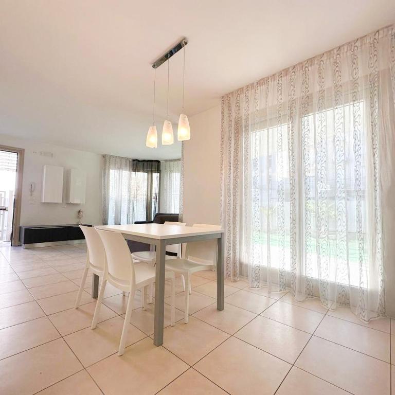 VILLA RENZO- PARCHEGGIO E GIARDINO PRIVATI a pochi passi dal mare - Appartamento con 2 Camere da Letto - 24
