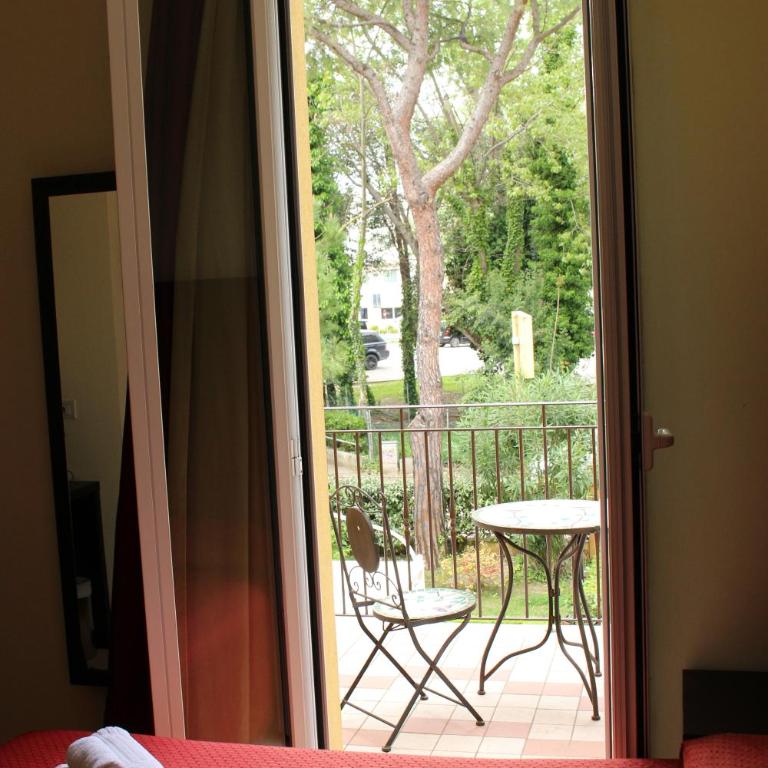 Hotel Alibi - Camera Matrimoniale con Balcone - 12