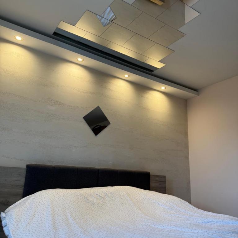Place to Be - Modern Jacuzzi House in Vozdovac - Two-Bedroom House - 7