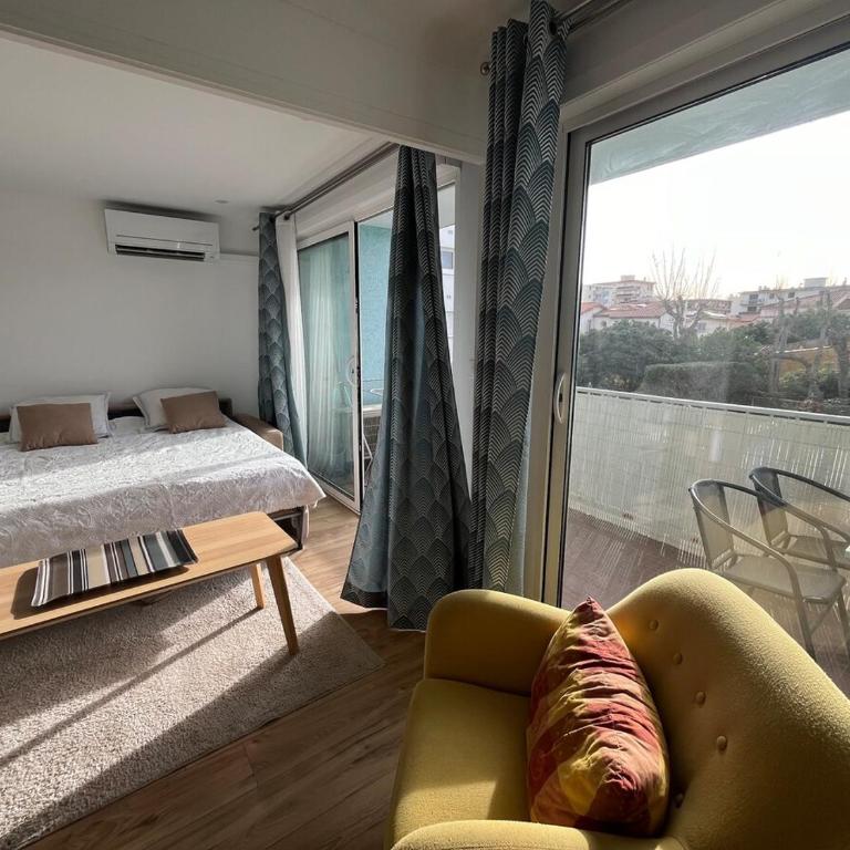 Le Candie T3 Bord de Mer Piscine et Parking - Appartement 2 Chambres - 7
