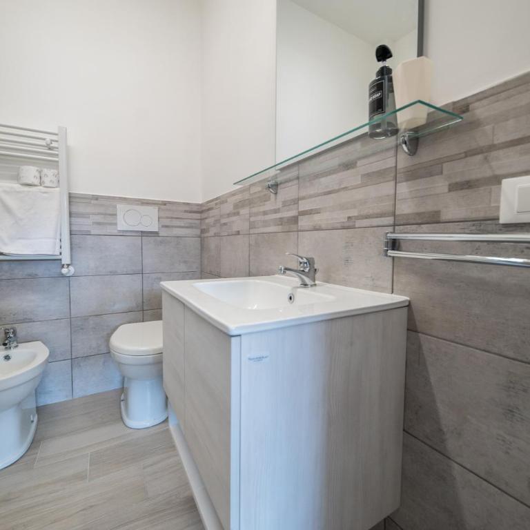 Domus Garbatella - Deluxe Double Room with Balcony - 5