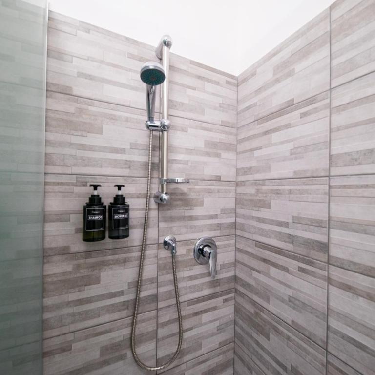 Domus Garbatella - Deluxe Double Room with Balcony - 3