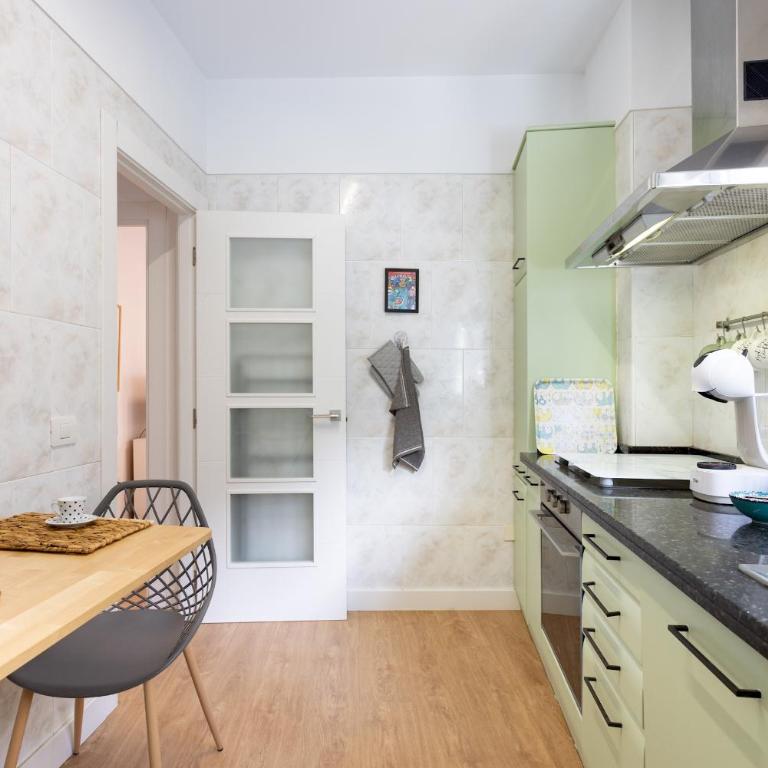 Home2Book City Center Cozy Apartment in Santa Cruz - Apartamento de 2 dormitorios - 9