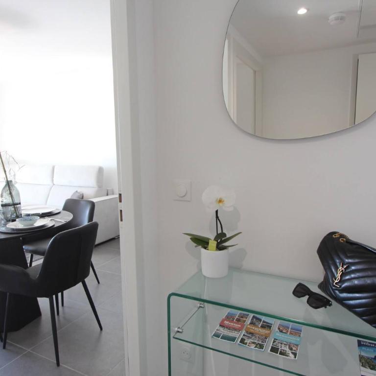 Sun Paradise SeaView&Terrace Parking&Pool - Appartement - Vue sur Jardin - 4